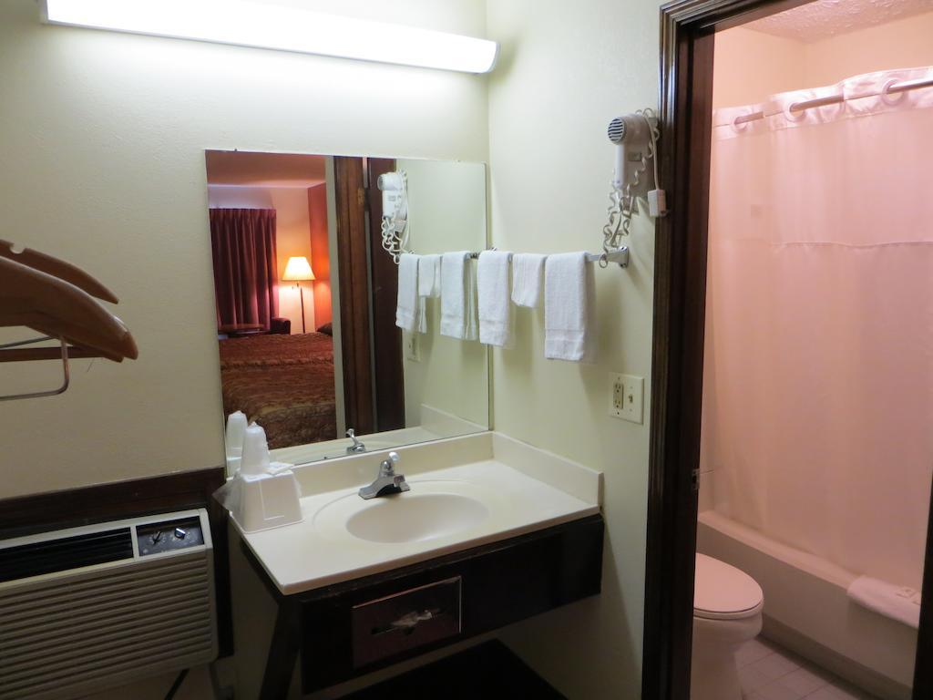 Americas Best Value Inn Cartersville Hotel 2*